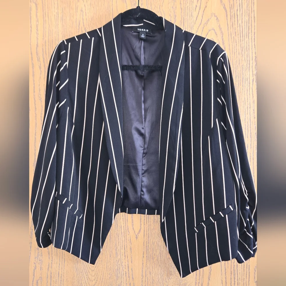 Torrid Cropped 3/4 Sleeve Blazer - Picture 1 of 7